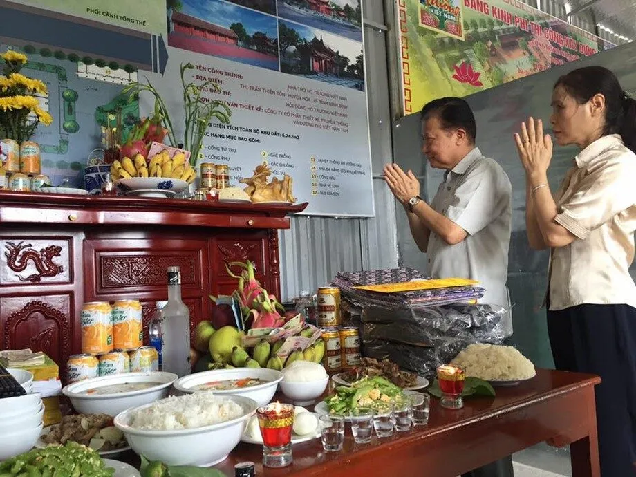 Bài văn khấn là cầu nối giữa gia chủ với các vị thần linh cũng như với vong linh người đã khuất